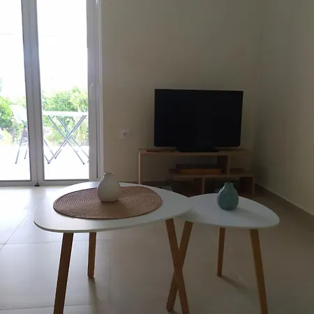 아파트 Toma's Sarandë