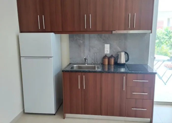 Toma's * Sarandë