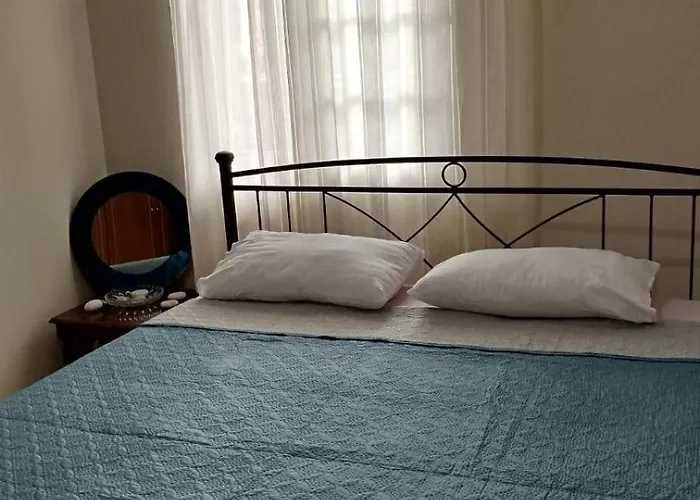 Toma's * Sarandë