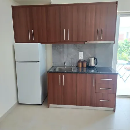 Toma's * Sarandë