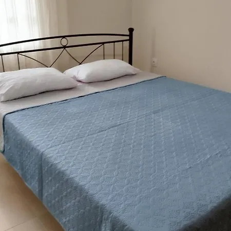 Toma's * Sarandë