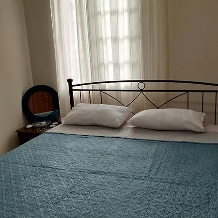 Toma's * Sarandë